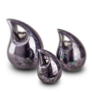 ceramic-teardrop-keepsake-urn-with-silver-heart