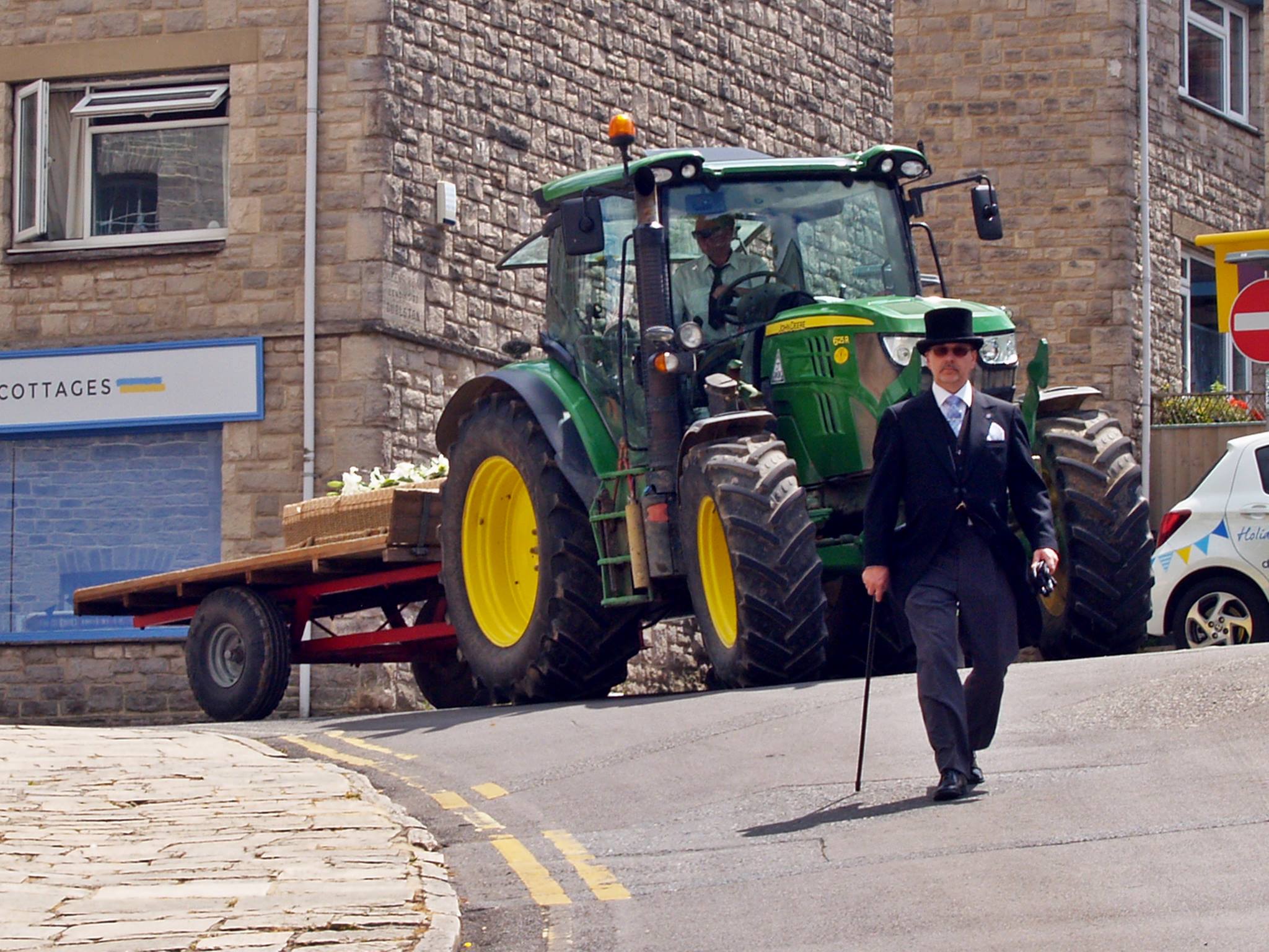 douch-funeral-directors-trackter-funeral-car