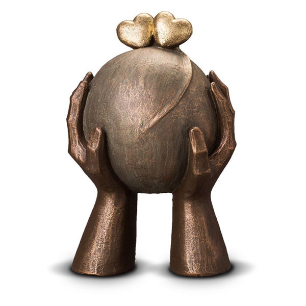 geert-kunen-designer-urn-heart-sphere-in-hands-ceramic-bronze-urn